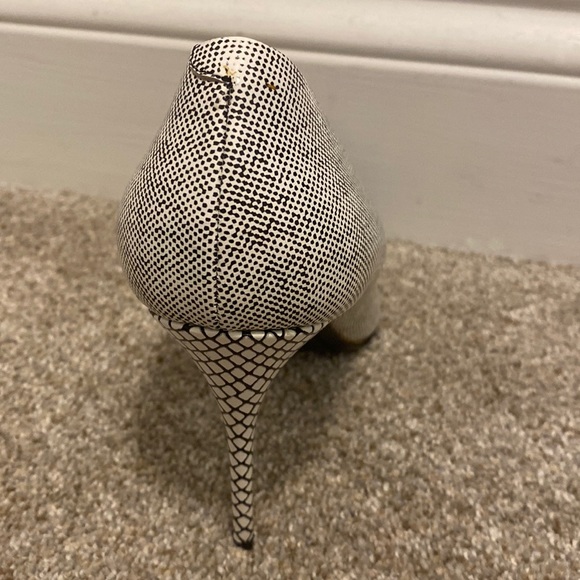 NIB Giuseppe black and white patterned peep toe heels. Size 38.5 - Picture 3 of 16